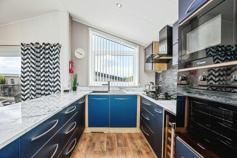 Kitchen with built in oven, microwave, gas hob, sink, window