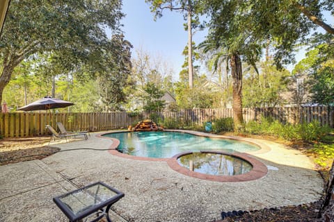 Spring Vacation Rental | 4BR | 3BA | 2,400 Sq Ft | 1 Step to Enter