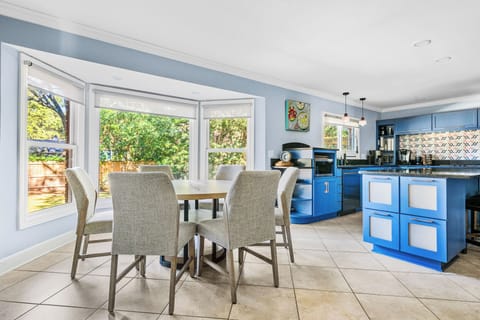 The Molasses Manor | Minutes from Everything