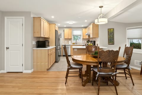 Open kitchen and dinning area