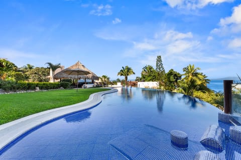 Shared Pool (ground floor) -  Ocean & Mountain Views