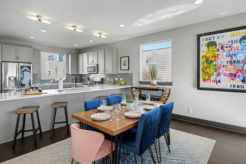 2nd Floor: Dining area with seating for 6 guests.