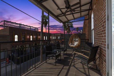 Beautiful balcony overlooking 7t
