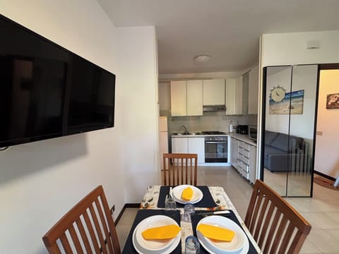 Autumn, Kitchen, Living Room, Spring, Summer