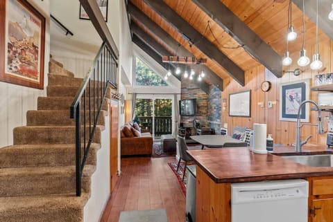 Welcome to Mammoth View Villas 28!