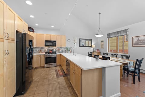 Full kitchen with breakfast bar seating four.