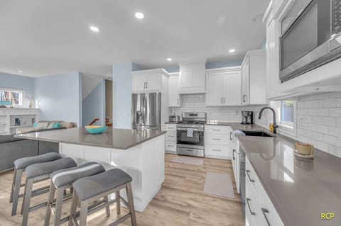 251202-Coastal Allure-45