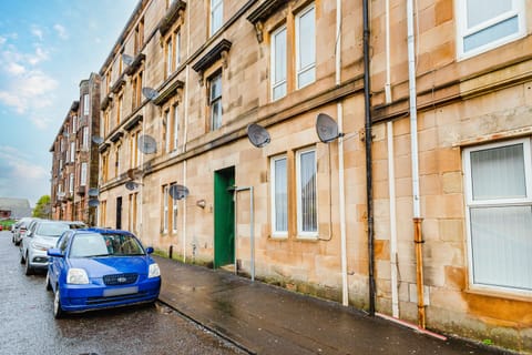 Muir Street - Outside