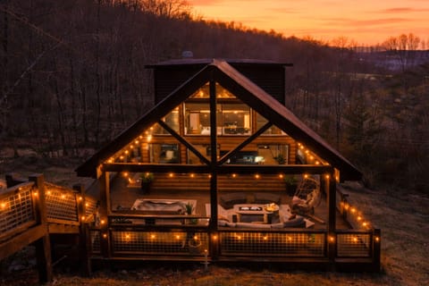 Golden hour at the cabin ✨ Soak in the hot tub, unwind by the fire table, and take in the peaceful mountain views