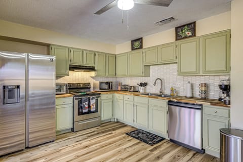 Kitchen | Cooking Basics | Drip Coffee Maker | Spices | Toaster