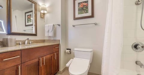 BATHROOM HILTON GRAND VACATION CLUB LAGOON TOWER