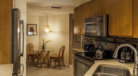 Galleon resort and spa table and kitchen