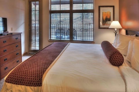 Grand timber Lodge Breckenridge King bedroom