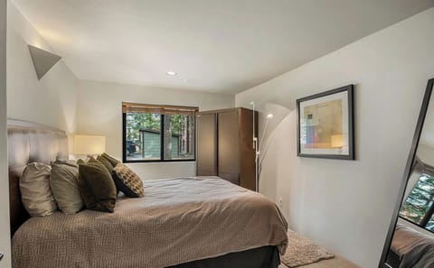 Master Bedroom- 4 bedroom condo Aspen