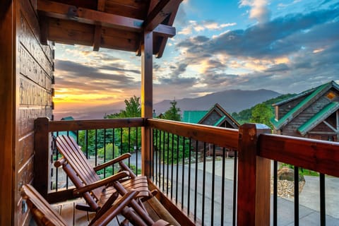 Start your day with Smoky Mountain sunrise views
