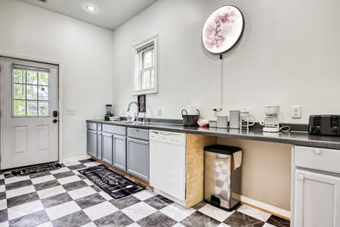 Coffee machine, blender, microwave, kettle, rice maker & toaster provided.