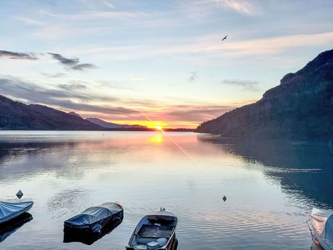 Water, Cloud, Sky, Boat, Water Resources, Atmosphere, Mountain, Watercraft, Nature, Dusk