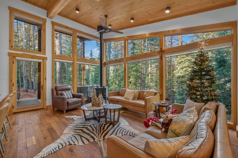 Living room- panoramic views- main level