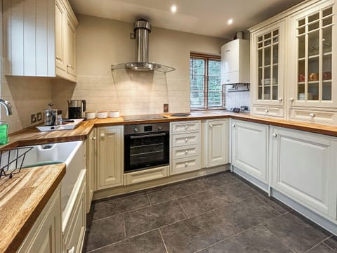 Kitchen | Ye Olde Stone House, Sutton Coldfield