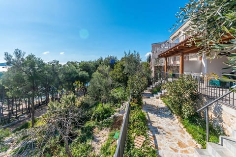 Entrance / Reception