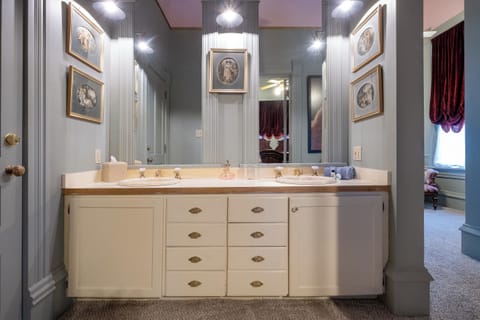 Spacious en-suite bathroom featuring a double vanity and ample mirror space.