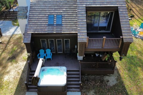 End your day here—bubbles, mountain breeze, and good company.