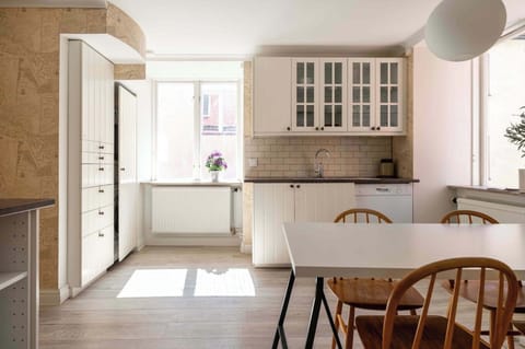 Stunning and spacious, fully equipped kitchen.