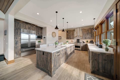 Our fully stocked gourmet kitchen is a showpiece, featuring designer cabinetry & a 12-foot quartz island with 6 barstools that face the lake.