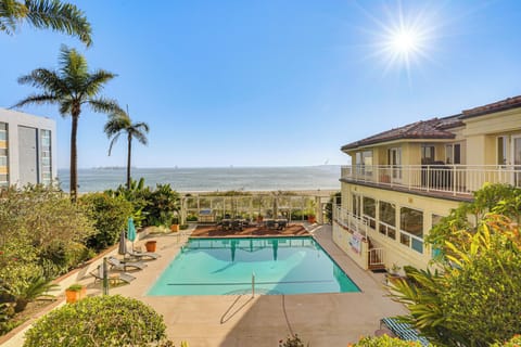 Long Beach Vacation Rental | 2BR | 2BA | 2,500 Sq Ft | Stairs Required