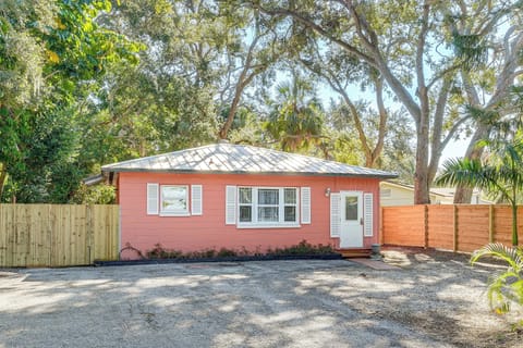 St. Petersburg Vacation Rental | 2BR | 1BA | 800 Sq Ft | 2 Steps to Enter