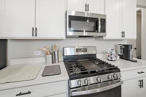 Full oven with gas cooktop.  Over oven microwave.