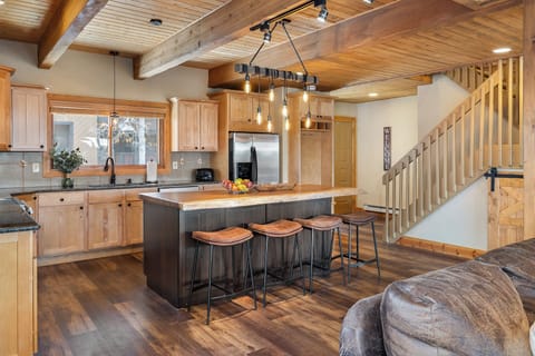 Open floor plan easily flows into the kitchen
