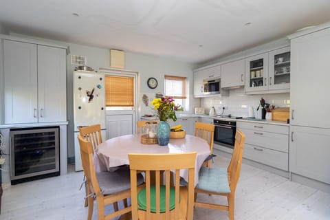 Brittas Bay Holiday Park No 7. Family holiday home. Modern bright fitted kitchen. Dining table for 6.