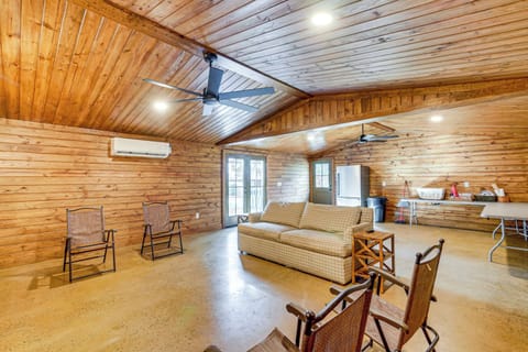 Detached Lounge | Smart TV | Prep Space