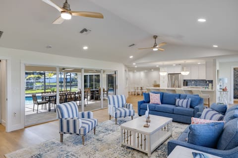Gorgeous expansive living room