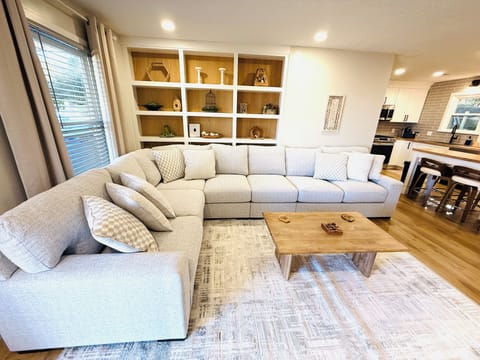 Living Room with 55" TV