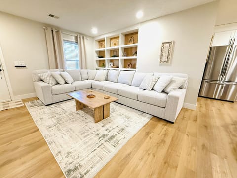 Open concept living room, seating for 7