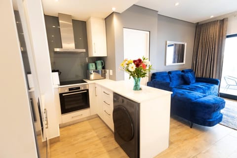 Coastal Class -Oceans Radisson Blu - 1 Bed APT (5078)