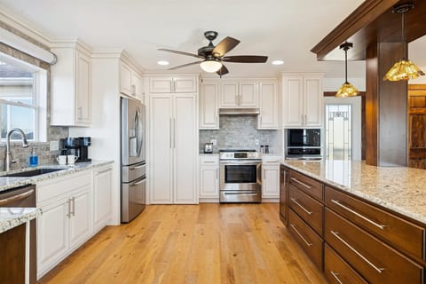 Whip up delights in this stunning kitchen with granite tops and radiant lighting!