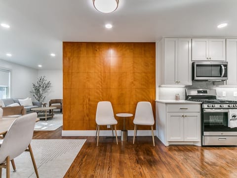 Additional dining seating for dining table leaf