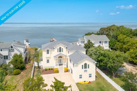 Moon Dancing Soundfront Home in Duck