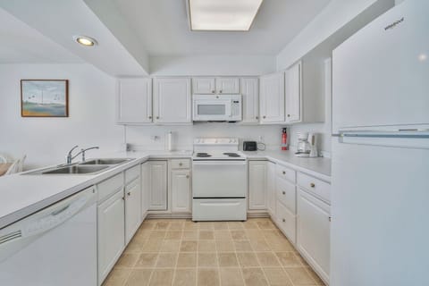 Mealtime will be easy breezy in the well-stocked Kitchen.