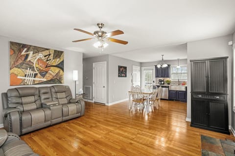 Open kitchen and living room 