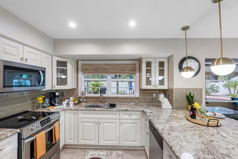 Well-appointed kitchen perfect for home-cooked meals