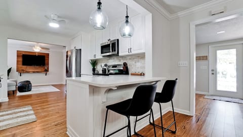 Breakfast island with TV view.