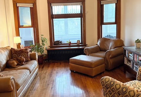 Spacious & comfortable living room with room for everyone to relax together.