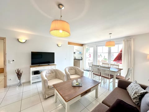 Relax in this modern living room with stylish furniture and bright atmosphere.