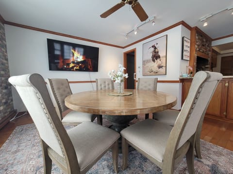 Dining room with 75" TV, lots of room for activities