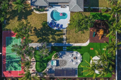 Outdoor Oasis: Dive into fun with a pool, play basketball, and lounge in the sun-soaked yard!