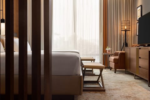 Elegant unit with 2 Queen beds, mini-fridge and flat screen TV